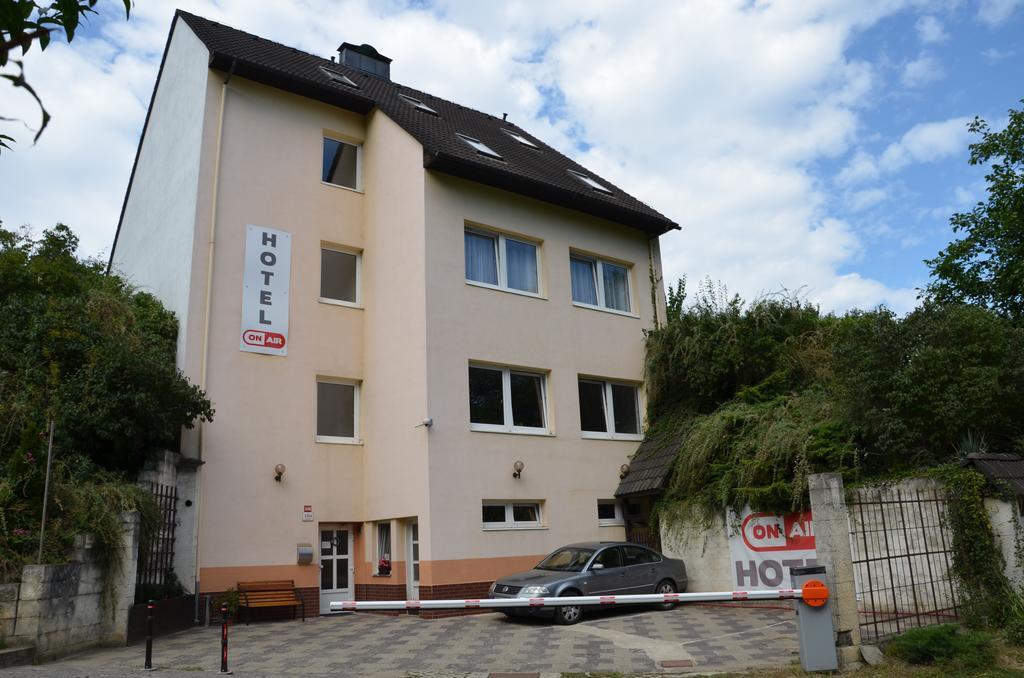 On Air Hotel Ostopovice Extérieur photo