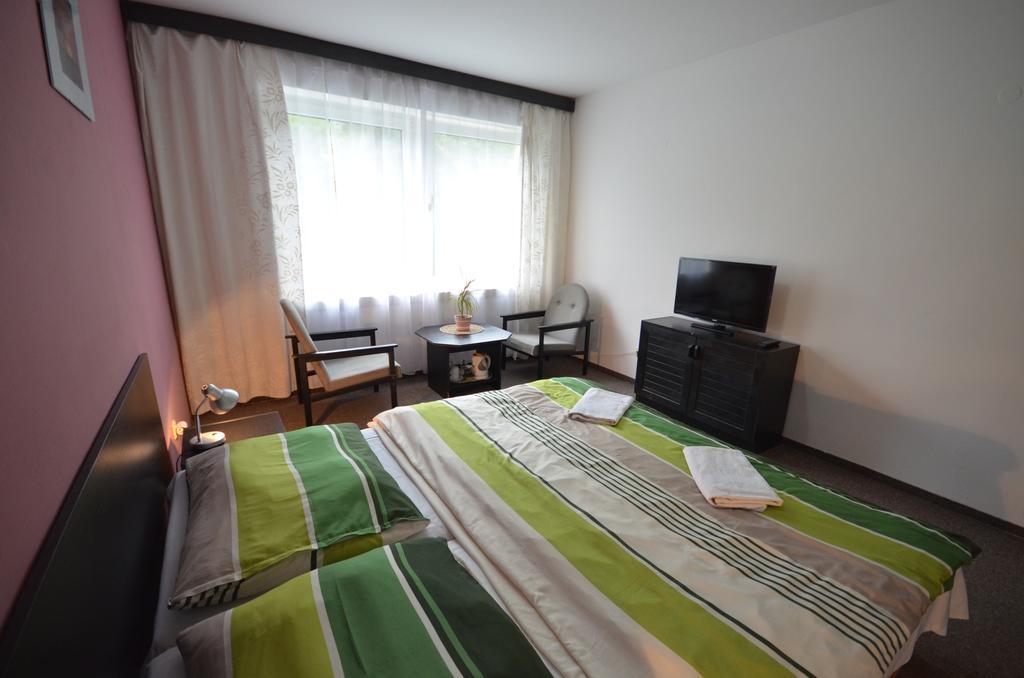 On Air Hotel Ostopovice Extérieur photo