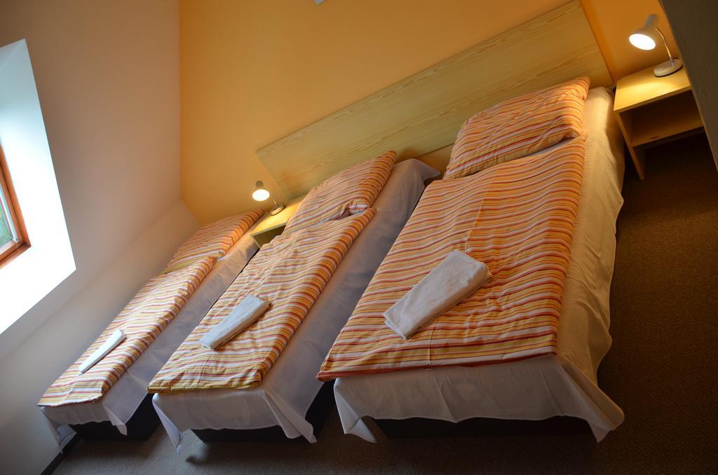 On Air Hotel Ostopovice Extérieur photo